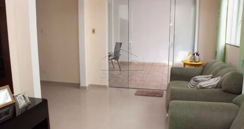 RESIDÊNCIA COM ACABAMENTO IMPECÁVEL - JD REDENTOR