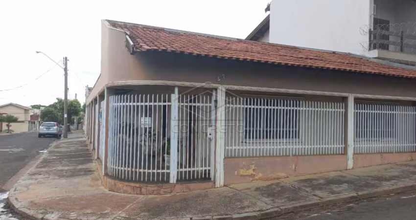 RESIDÊNCIA COM ÓTIMA LOCALIZAÇÃO - VISTA ALEGRE