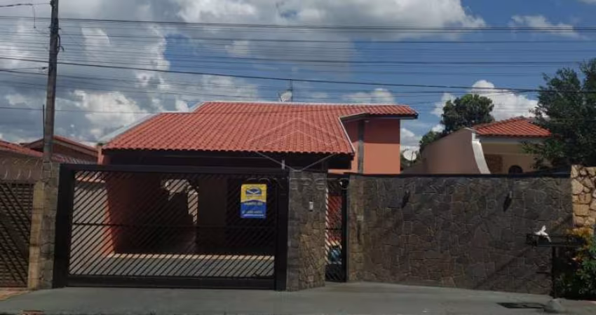 Casa à venda com Edícula - Centro de Piratininga