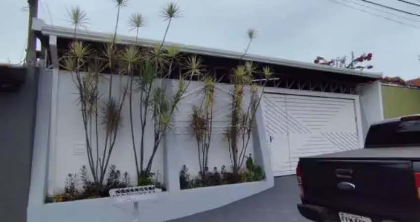 CASA REFORMADA BEM LOCALIZADA