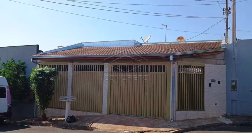 CASA COM EDÍCULA - MARY DOTA