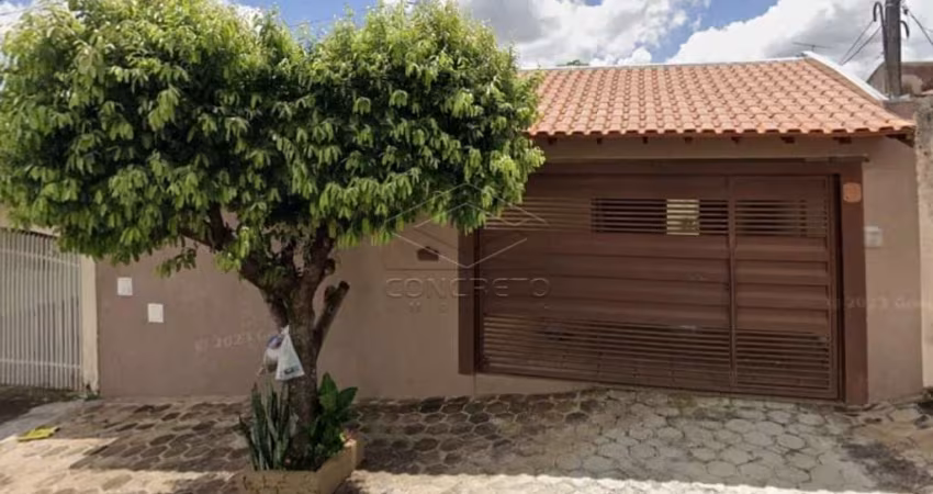 Casa à venda - Com Edícula - PRESIDENTE GEISEL