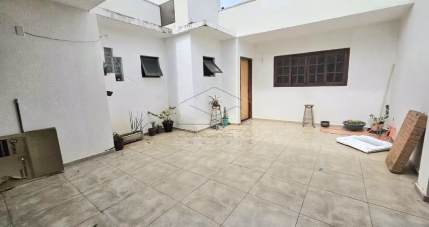 LINDA CASA COM ÓTIMA LOCALIZAÇÃO NO GEISEL