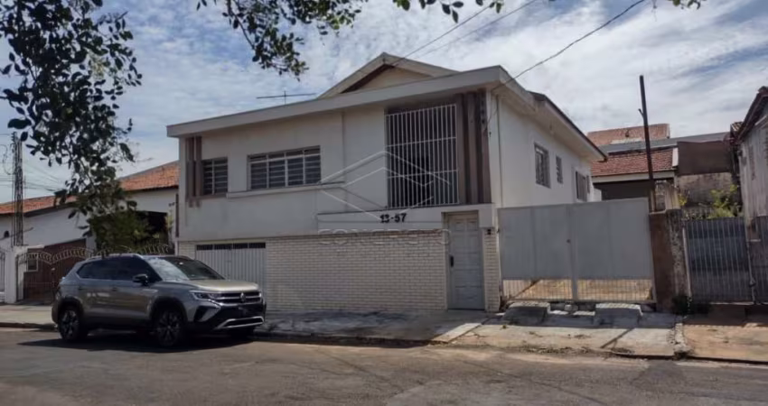 Residência bem localizada com 03 dormitórios - Jardim Estoril