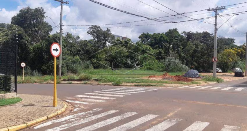 TERRENO PRÓXIMO Á SERVUS
