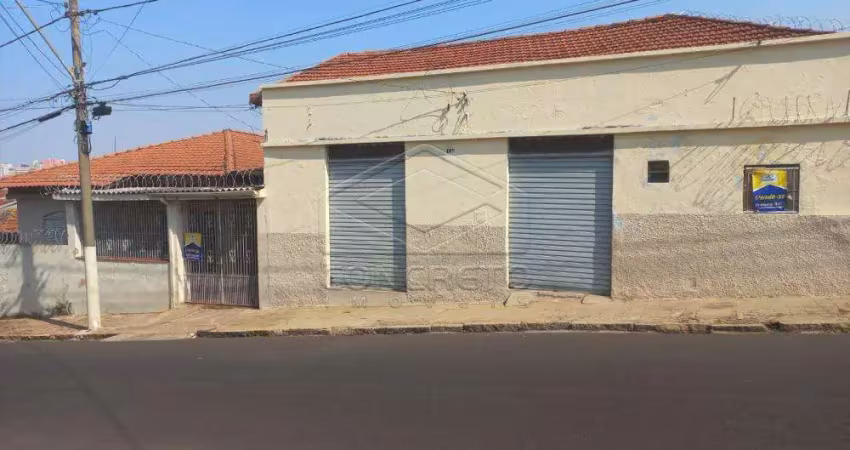 Casa com ótima localização, contendo galpão comercial!