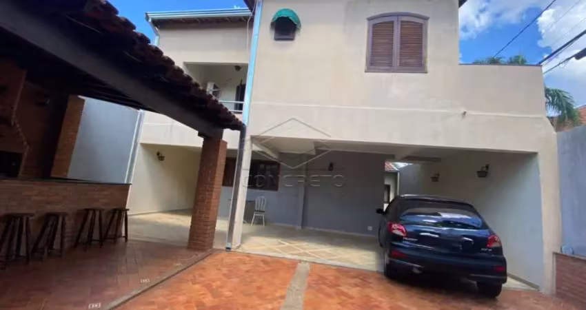 Sobrado com 03 dormitórios - Bela Vista