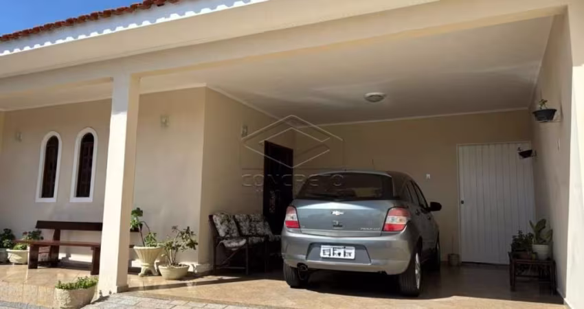 Casa com 03 dormitórios - Vila Seabra