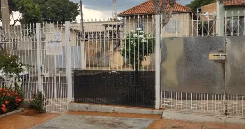 Casa com 03 dormitórios - Bela Vista