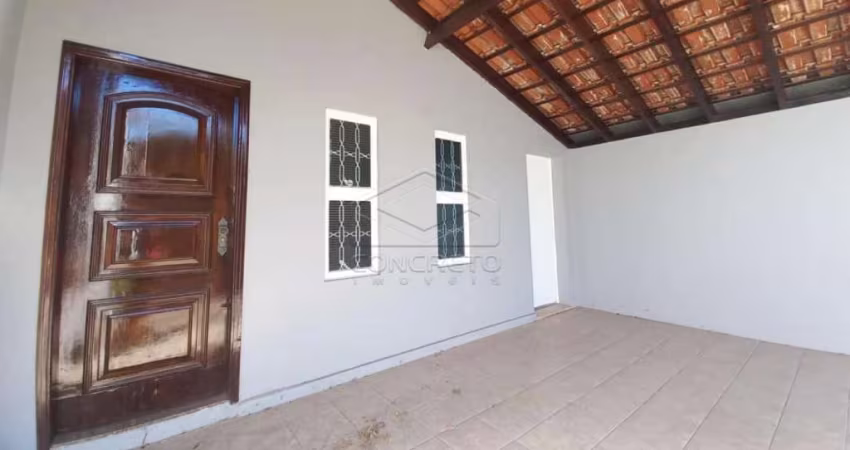 CASA NO CENTRO À VENDA EM AGUDOS