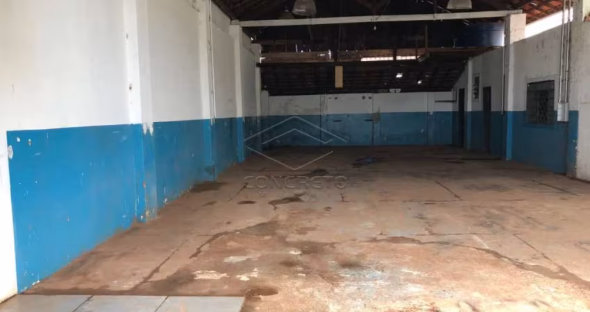 CENTRO  -  BARRACÃO