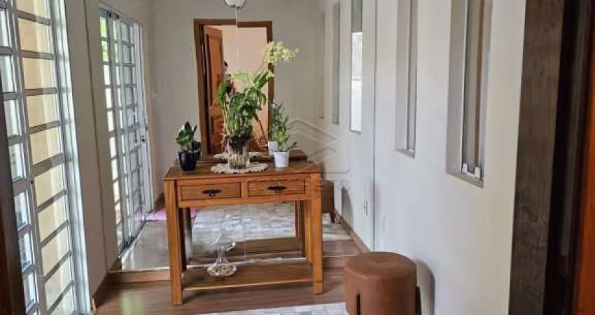 Excelente residência com 03 suítes - Centro