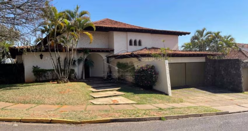 Oportunidade - Residência com 04 dormitórios - Vila Universitária