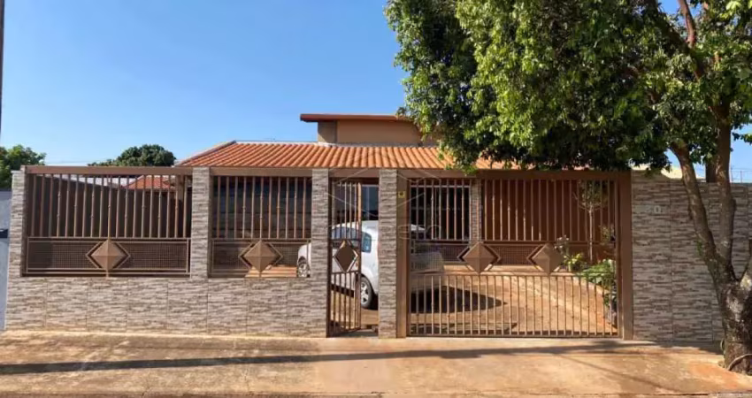 Excelente residência com 03 dormitórios - iacanga/sp