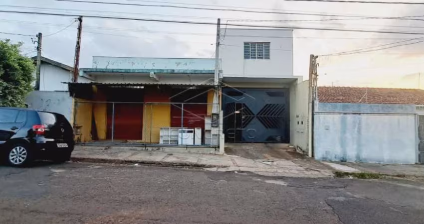 Casa com 04 dormitórios e salão comercial - Vila Ipiranga