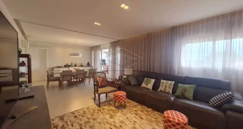 Excelente apartamento com 03 suítes - Corsega