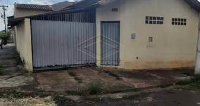 Duas casas com ótima localização para venda