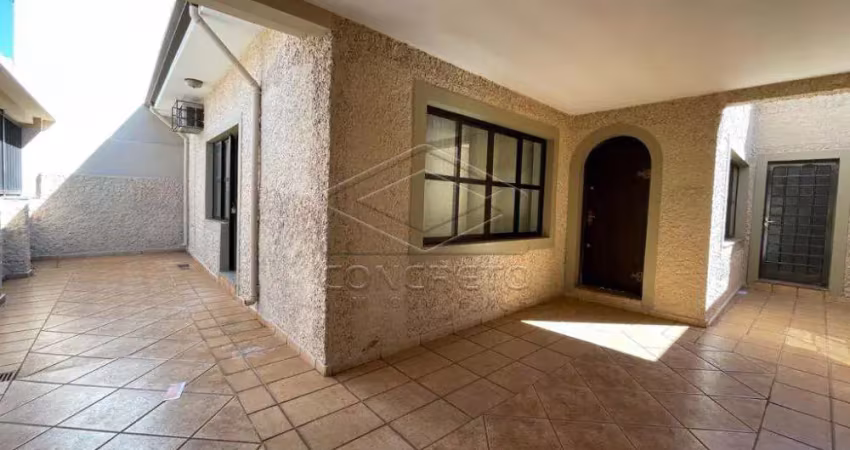 Casa com 2 quartos para alugar no Centro, Jaú 