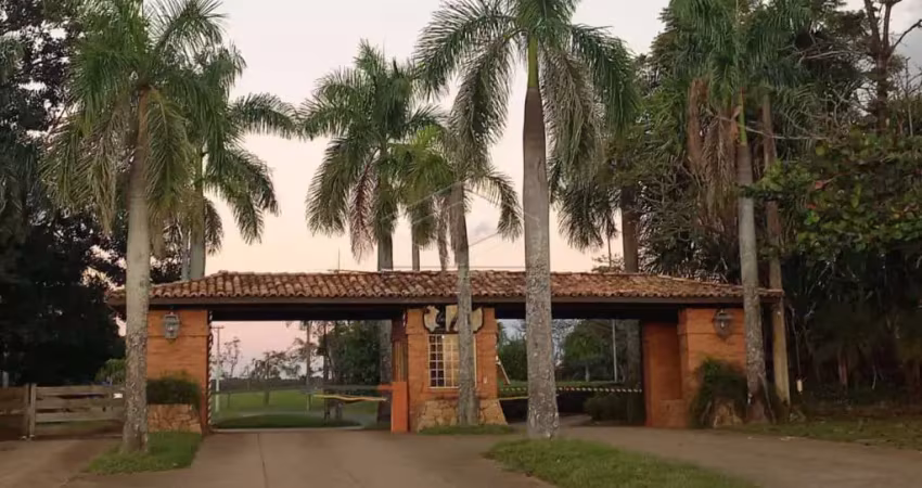 Excelente casa em condomínio fechado, estilo chácaras ? conforto, privacidade e lazer em um só lugar!