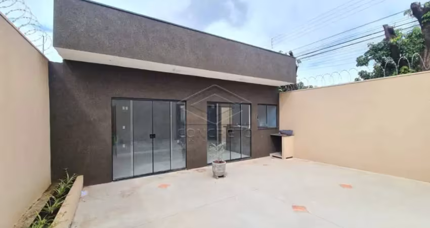 Casa com 3 dormitórios próx do supermercado barracão