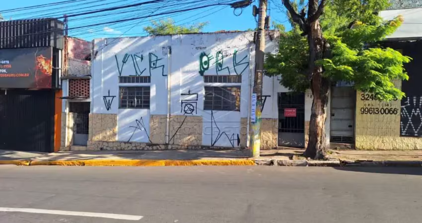 Ótimo terreno comercial - casa existente pode ser demolida ou reformada