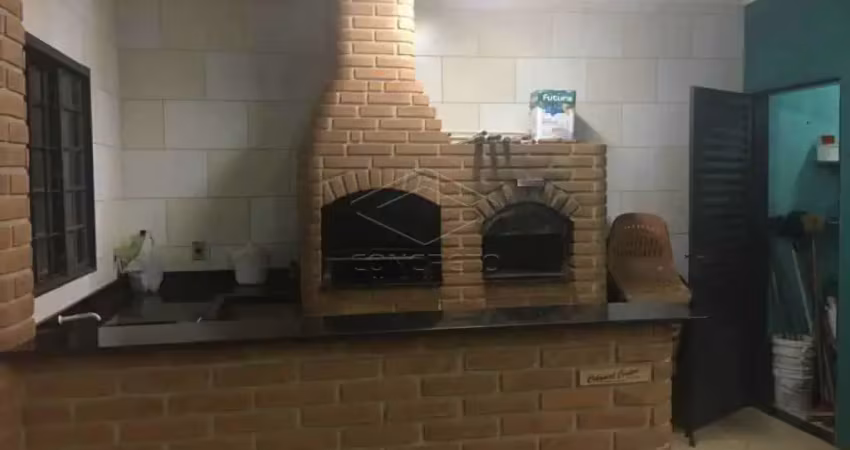 Casa com 3 quartos para alugar no Vale do Igapó, Bauru 
