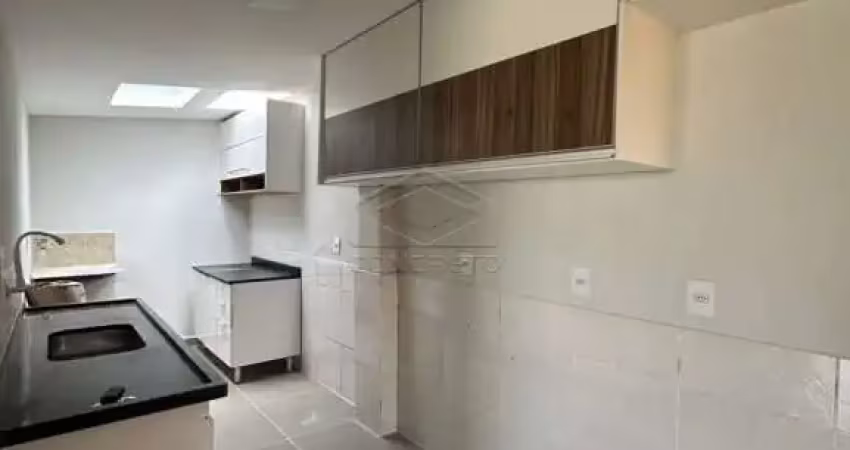 Linda casa com 2 dormitórios, sala ampla e garagem fechada