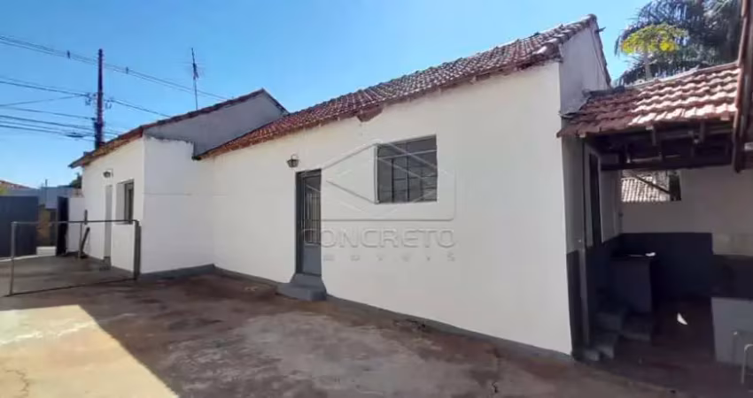 Casa com 3 quartos para alugar no Centro, Jaú 