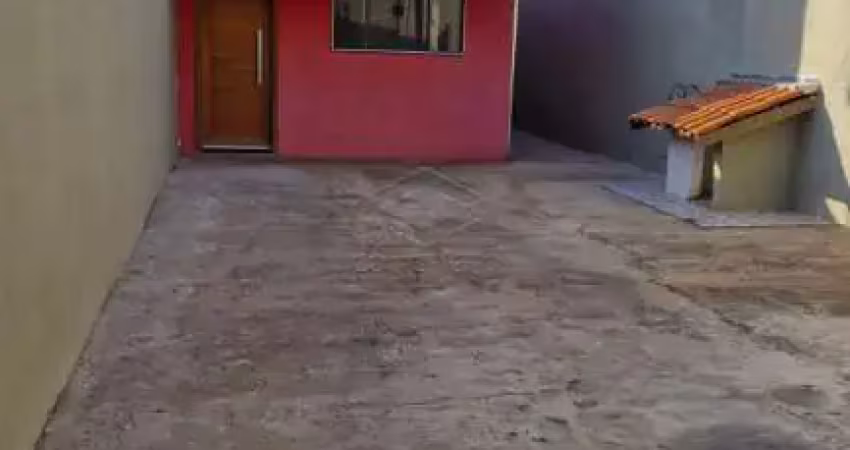 Casa com 2 dormitórios e quintal amplo, próximo à fib. bauru/sp