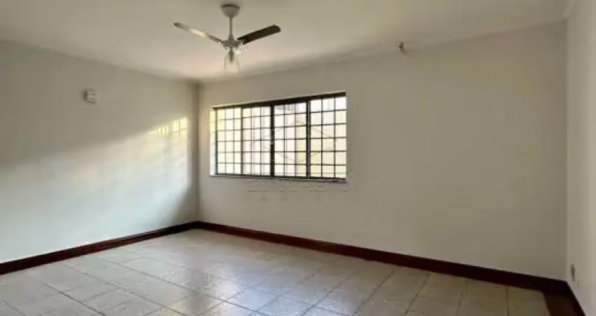 Casa com 3 quartos para alugar na Vila Altinópolis, Bauru 