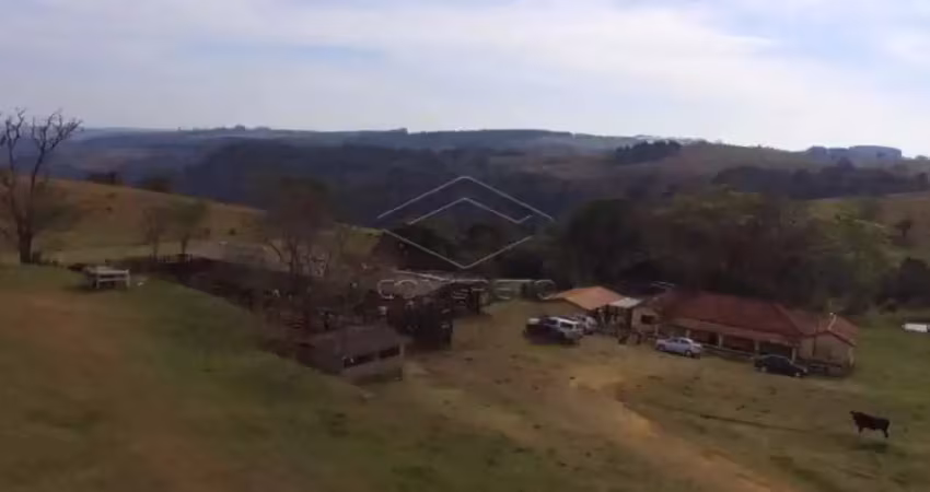 Fazenda com 36 alqueires localizada ao lado da cuesta, em pardinho/sp