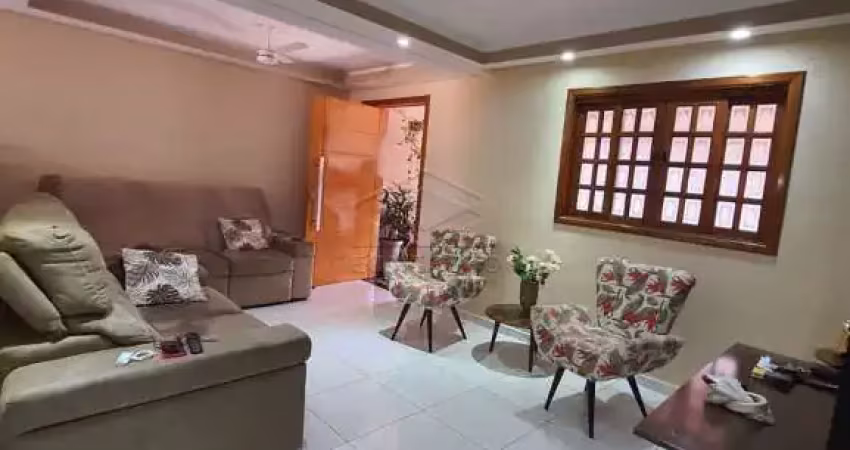 Linda casa com 2 dormitórios - excelente localização