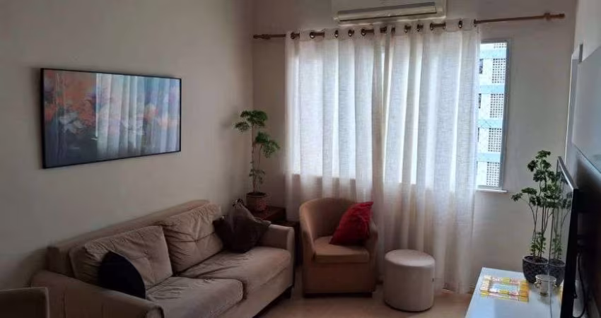 Apartamento Reformado | 70 m² | 2 Quartos + Dependência | Silencioso e Arejado