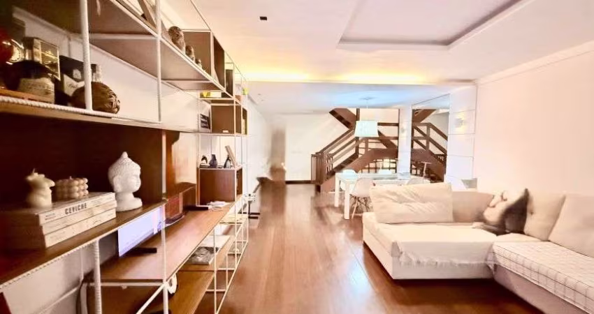 Casa Triplex em Condomínio no Jardim Oceânico | Conforto e Exclusividade na Barra da Tijuca
