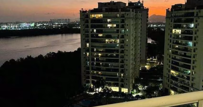 Qautro Paredes vende - Loft imponente, reformado e decorado por arquiteto, Loft com pé direito alto podendo fazer um mezanino, 156m2, 1 suite + lavabo