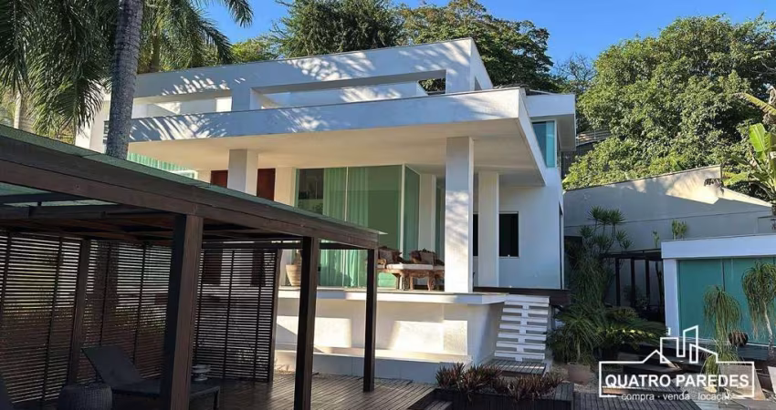 Quatro Paredes Imóveis vende casa de luxo e magnífica em Pendotiba, Niterói, ao lado do Country Clube de Niterói.