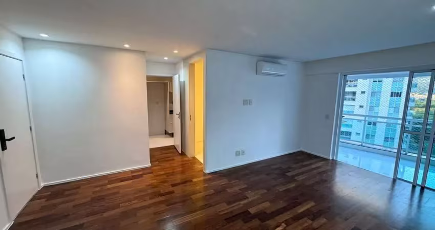 Quatros paredes - vende - belíssimo apto na barra da tijuca - península - condomínio saint martin - apto composto por 112 m2