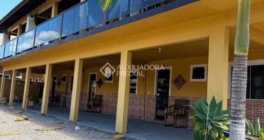 Prédio à venda na 100, 01, Balneário Ponta do Papagaio (Ens Brito), Palhoça