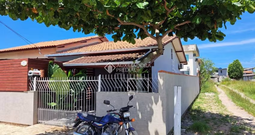 Casa com 2 quartos à venda na Amilton Rubens Schmidt, 242, Barra do Aririú, Palhoça