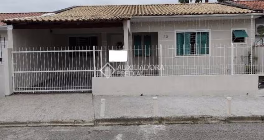 Casa com 3 quartos à venda na Rua dos Palmiteiros, 75, Madri, Palhoça