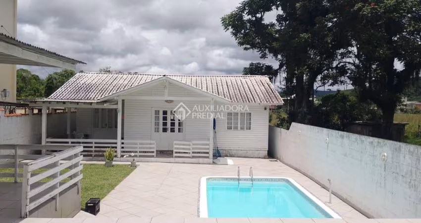 Casa com 3 quartos à venda na Presidente Castelo Branco, 555, Vila Becker, Santo Amaro da Imperatriz