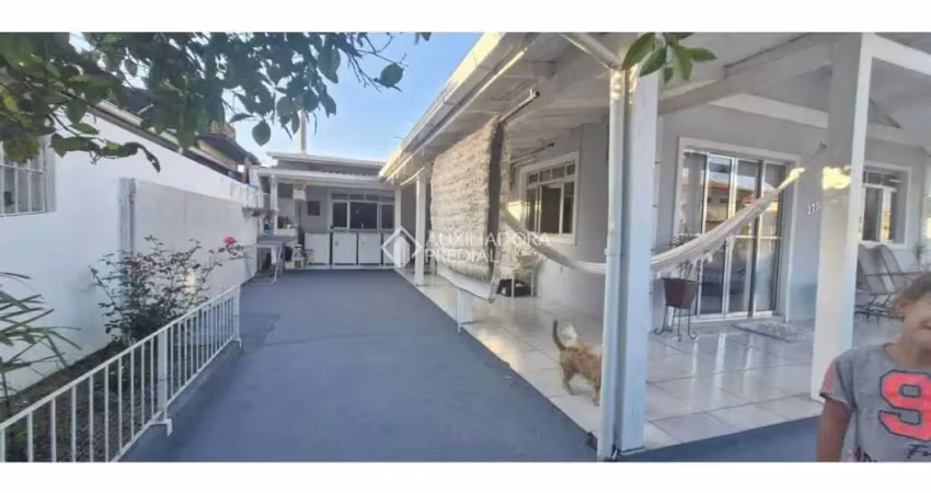 Casa com 4 quartos à venda na Rua Osvaldo Cruz, 278, Forquilhinhas, São José