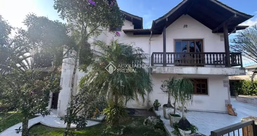 Casa com 4 quartos à venda na Avenida São Cristóvão, 4437, Aririu, Palhoça