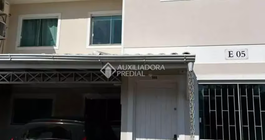 Casa em condomínio fechado com 2 quartos à venda na Rua Vidal Vicente Andrade, 251, Forquilhas, São José
