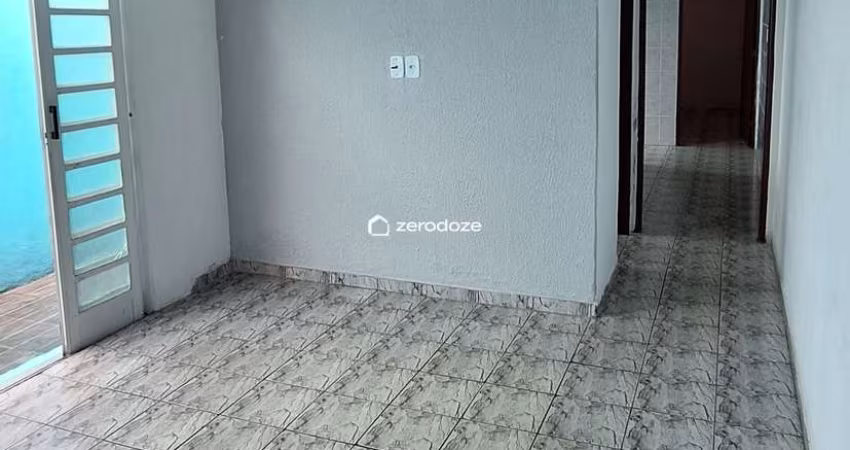 Casa 125m² (53m² const), 2qt, 1ban, edícula, 2vagas, cozinha, sala.