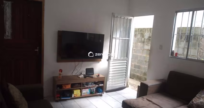 Casa 80m², 2qt, cozinha c/balcão, 2 vagas, área coberta, rua sem saída.