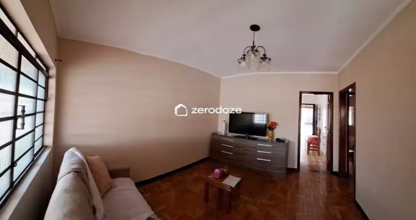 Casa com edícula em Jardim São José, Caçapava