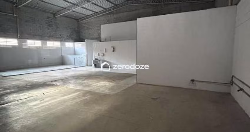Galpão com sala no Residencial Parque dos Sinos em Jacareí