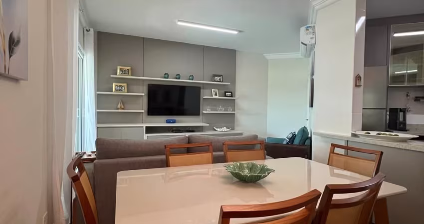 Lindo apartamento pro to para morar com pequena vista para o mar