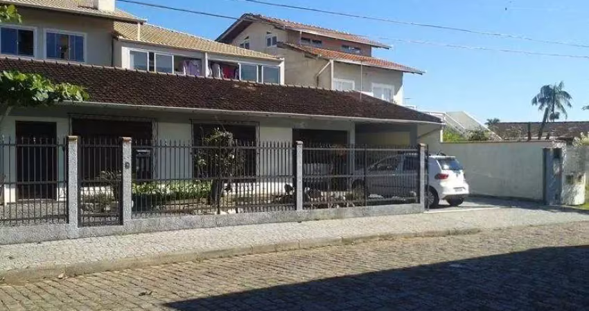 Casa no floresta com 3 quartos para locação, 143 m²